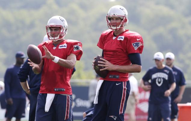 The suspended Tom Brady and Patriots Opening Day starting Jimmy Garoppolo take some reps during New England's practice on Thursday