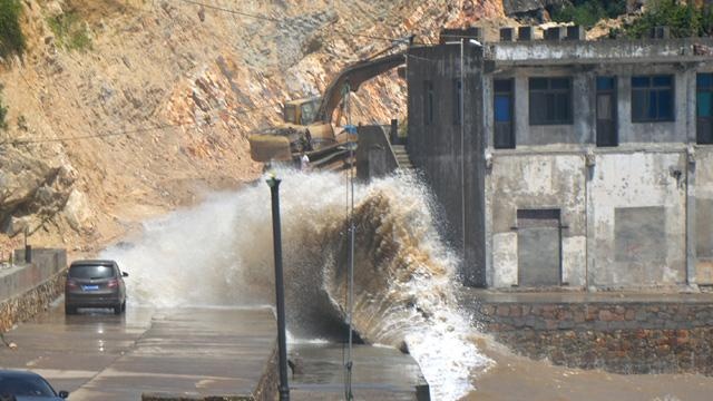 Typhoon Soudelor hits mainland China