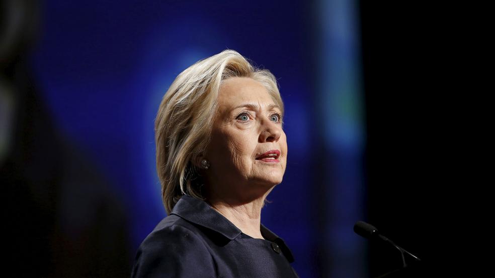 Clinton Promises All American Homes Will Run on Alternative Energy                 

     

     REUTERS  Stephen Lam