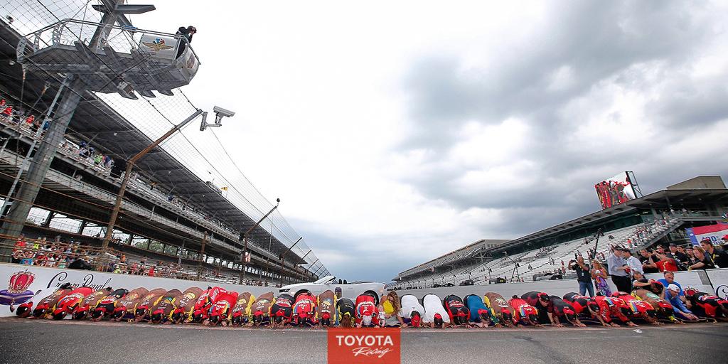 Carl Edwards earns pole for Brickyard 400