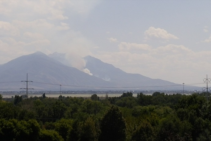 Brush fire burning in Corner Canyon