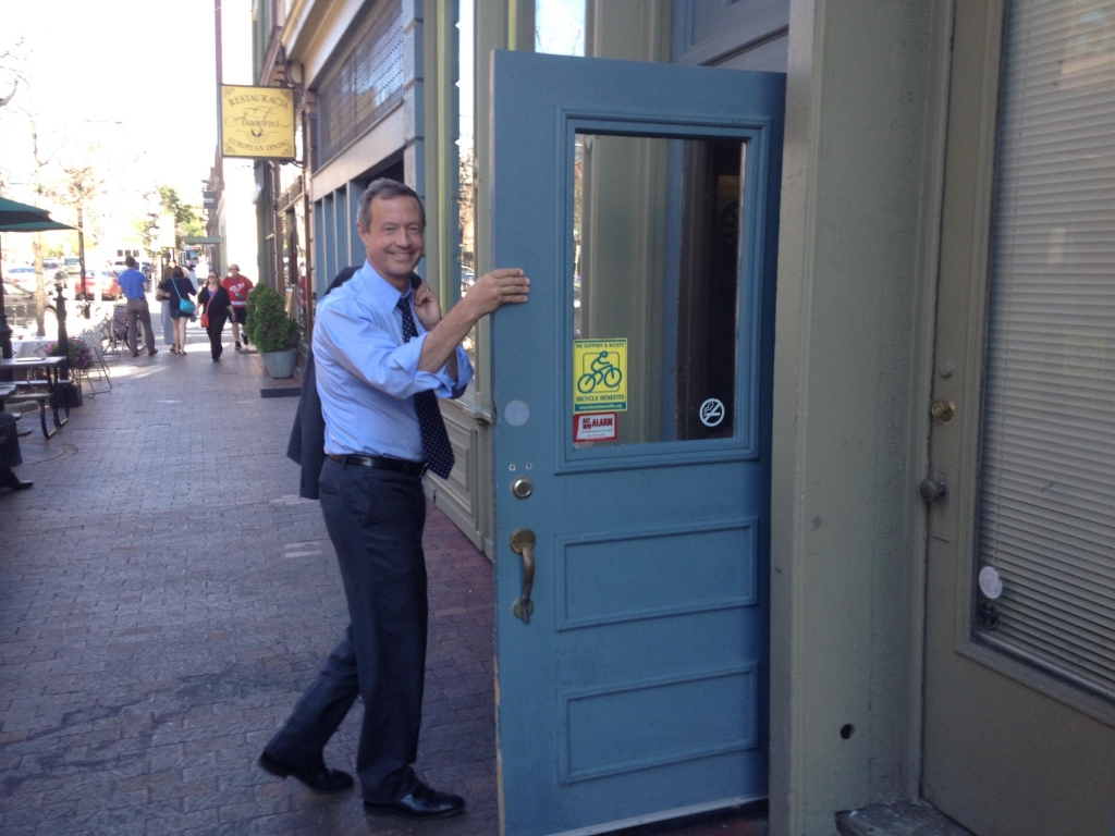 Democratic presidential candidate Martin O'Malley enters the Arbor Brewing Company in Ann Arbor for a fundraiser