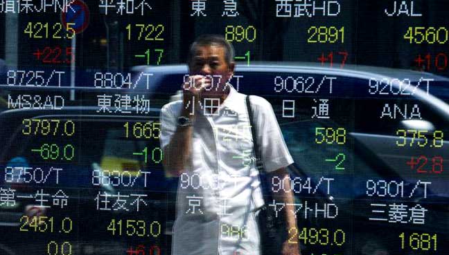 Dollar falls as China move seen delaying Fed rate hike