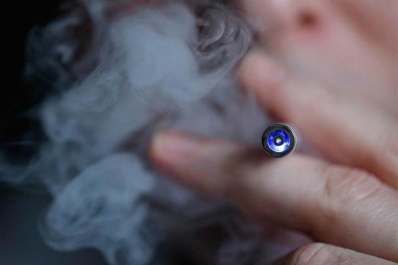 Teen e-cig users more likely to smoke tobacco