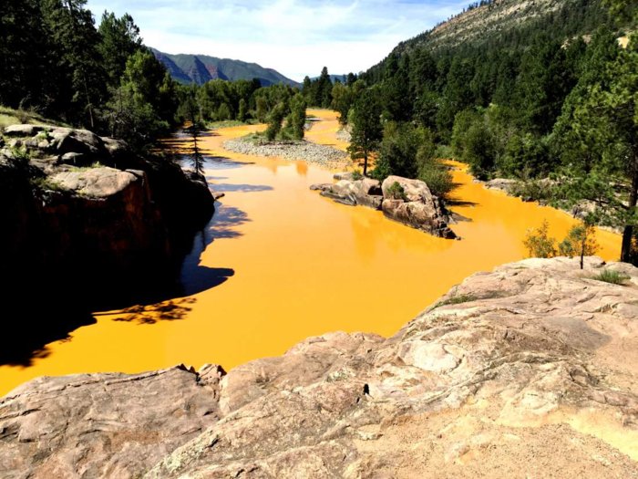 Sludge from Colorado mine spill heads down river to NM