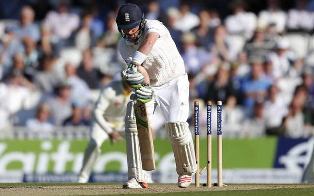 England's Ian Bell is bowled by Australia's Peter Siddle on Day 2