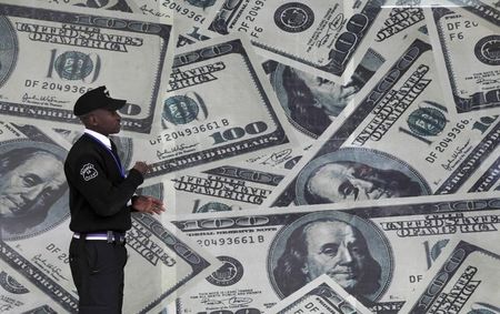 Dollar Plunges Against Major Currencies, All Eyes on Federal Reserve