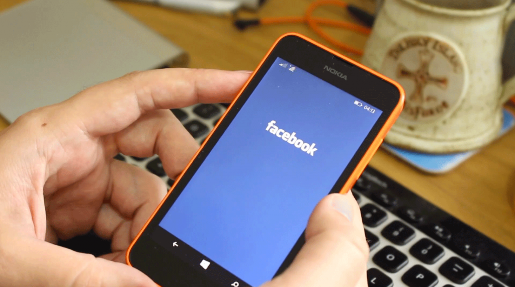 Facebook logo Nokia Lumia 635