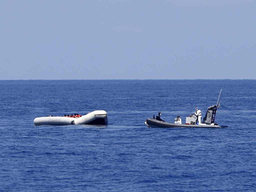 Hundreds of migrants feared drowned off Libya