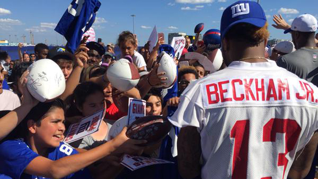 New York Giants rookie safety Landon Collins leaves opener with knee injury