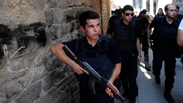 Heightened conflict Turkish police officers conduct a security operation in Diyarbakir