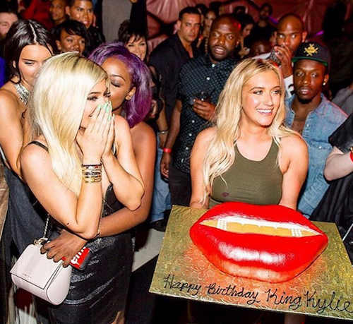 Kylie Jenner Lip Cake