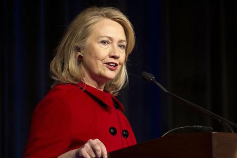 In Miami, Clinton set to call for lifting Cuba embargo