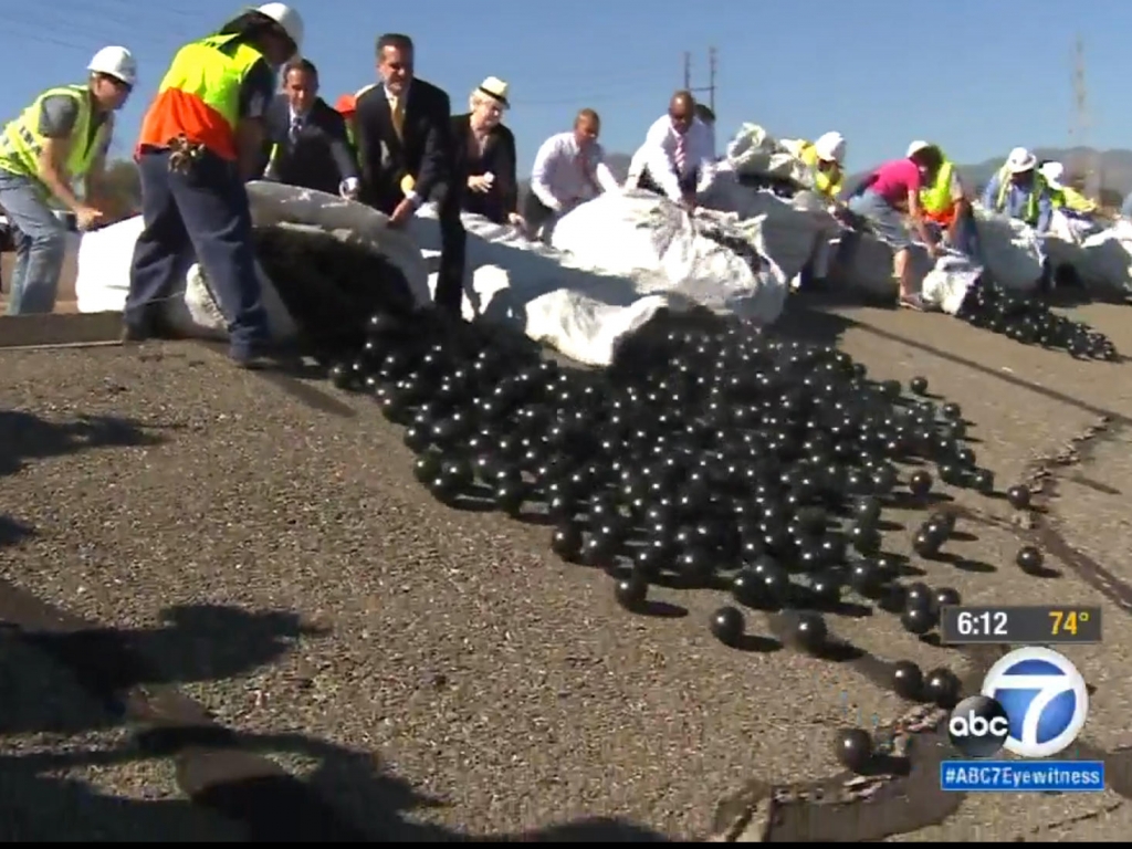 Garcetti, officials release 20000 shade balls into LA Reservoir