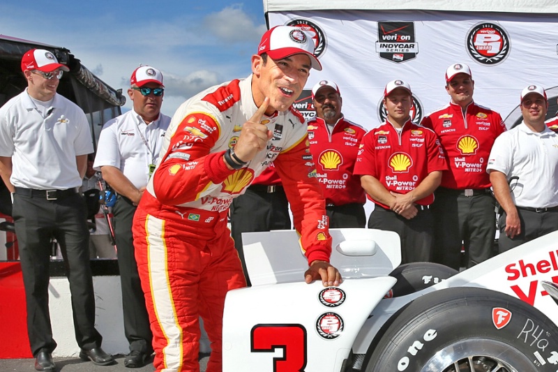 Castroneves takes pole for final oval race of 2015