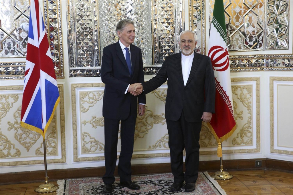 Iranian Foreign Minister Mohammad Javad Zarif welcomes Syrian Foreign Minister Walid al Moallem in Teheran on Aug. 5