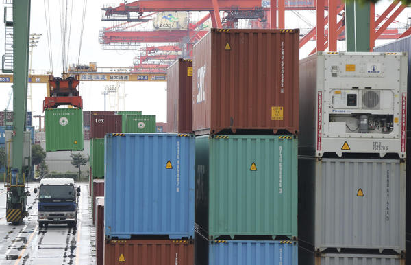 Japan Exports Rise as Shipments to U.S. Hold Up