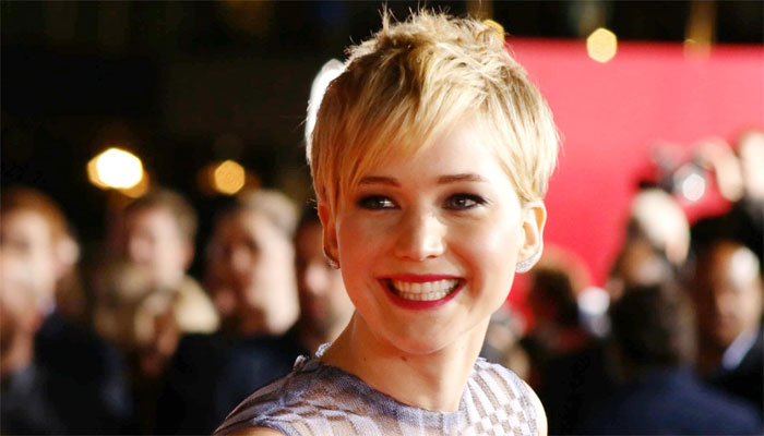 Jennifer Lawrence visits sick children