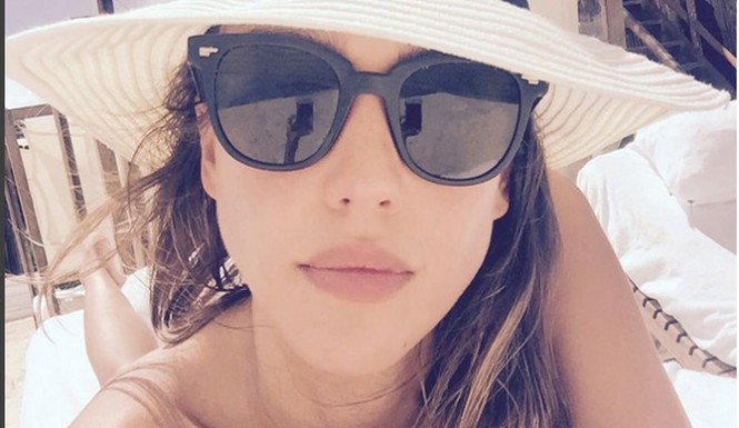 Jessica Alba Rocks Bikini During Trip To Cancun