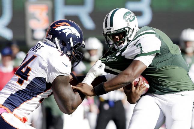 NFL reviewing Jets' locker room punch of quarterback Smith