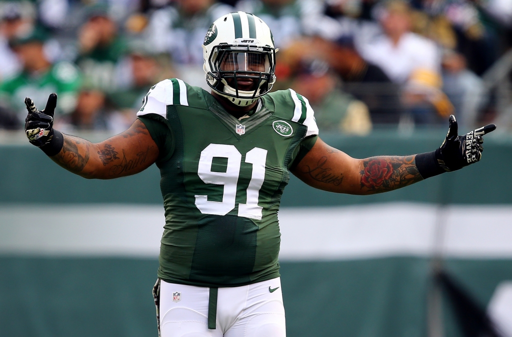 Defensive end Sheldon Richardson #91 of the New York Jets reacts in the first quarter against the Pittsburgh Steelers during a game at Met Life Stadium