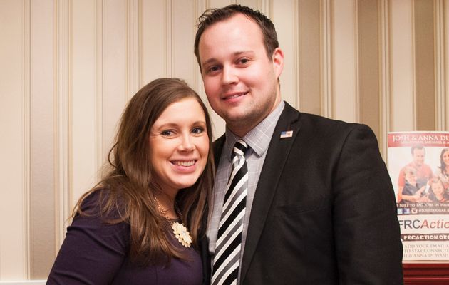 19 Kids and Counting's Josh Duggar checks into rehab