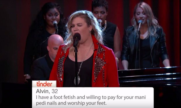 Kelly Clarkson Tinder