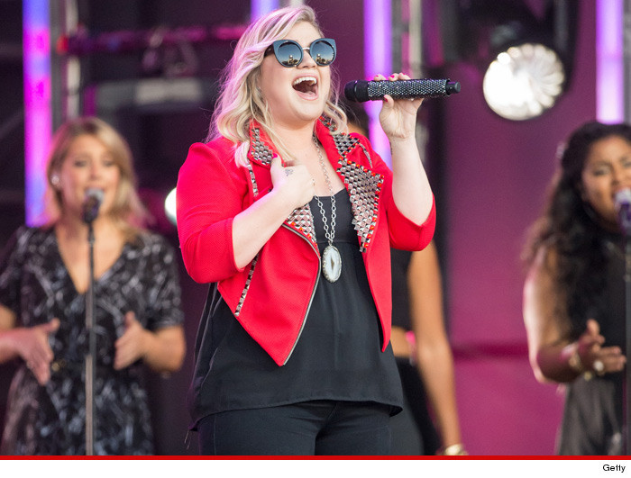 0818-kelly_clarkson-getty