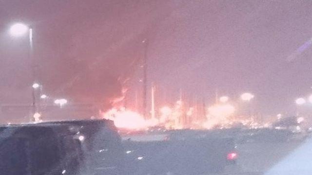 Lightning sparks fire at Texas refinery