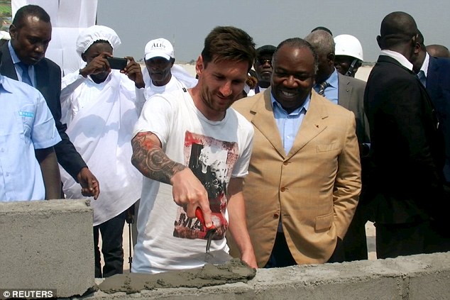 Lionel_Messi_helps_lay_a_stone_at_Port_Gentil_stadium_in_Gabon