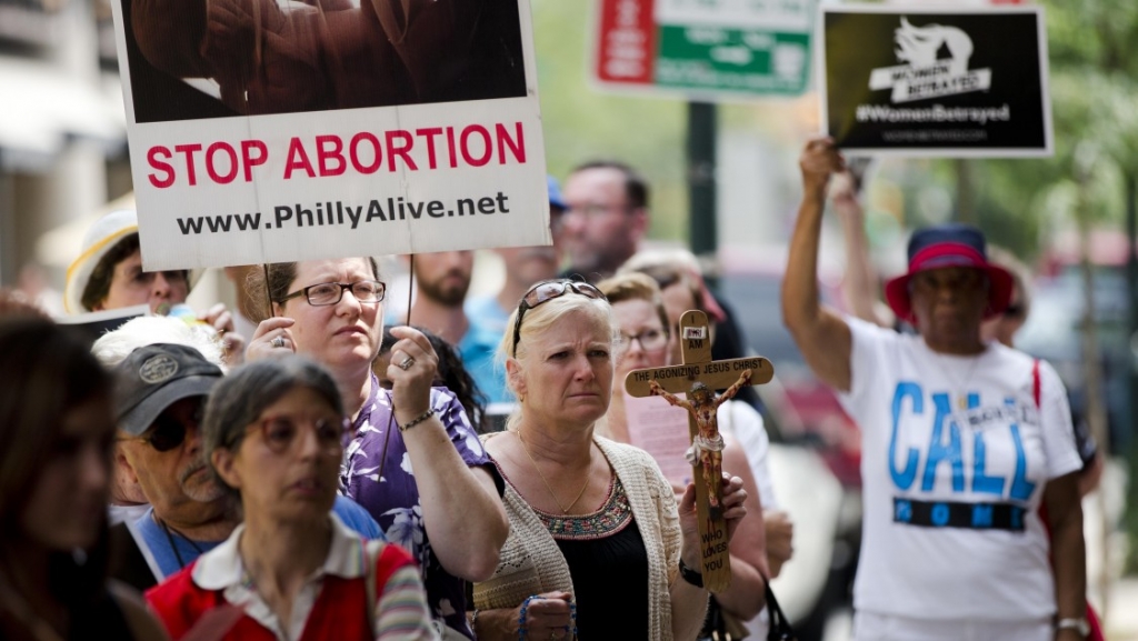 Planned Parenthood Protesters and Supporters Go Head to Head This Weekend