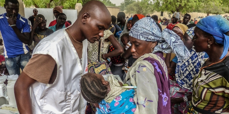 MSF
An MSF staff member examines a young patient at the transit site in Diffa Niger