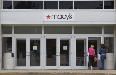 Macy's feels weak tourist spending in 2Q