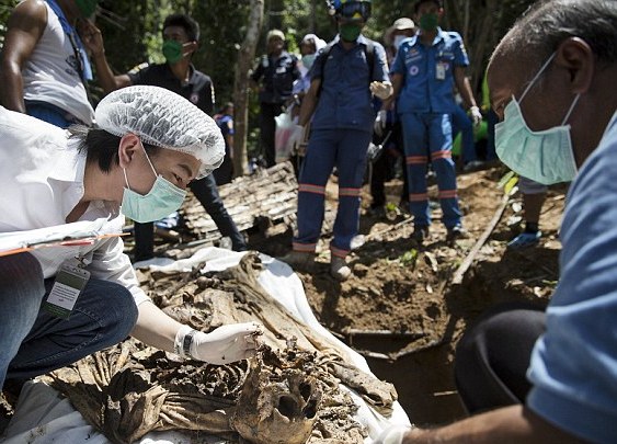 The graves were found in the state of Perlis near the Thai border not far from 139 grave sites unearthed in Perlis