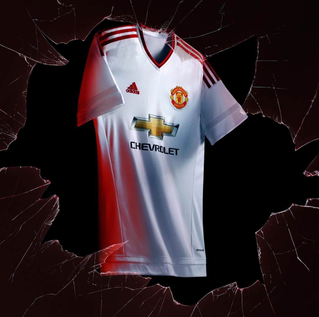 [Images] Depay, Mata & More Pose In New Shirt As Man Utd Unveil 2015/16 Away Kit