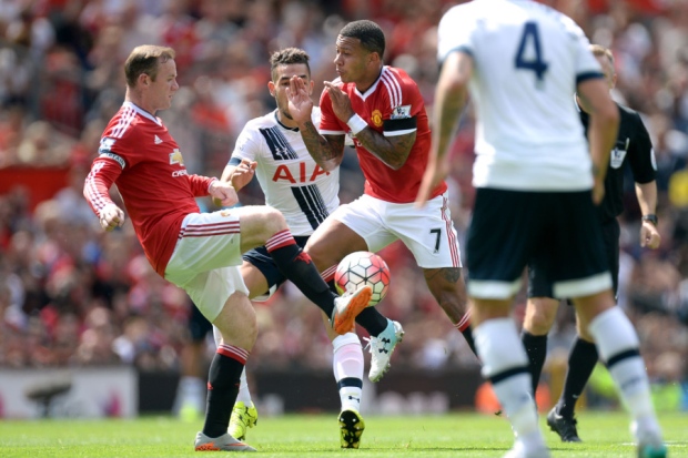 Manchester United's Memphis Depay and Wayne Rooney collide