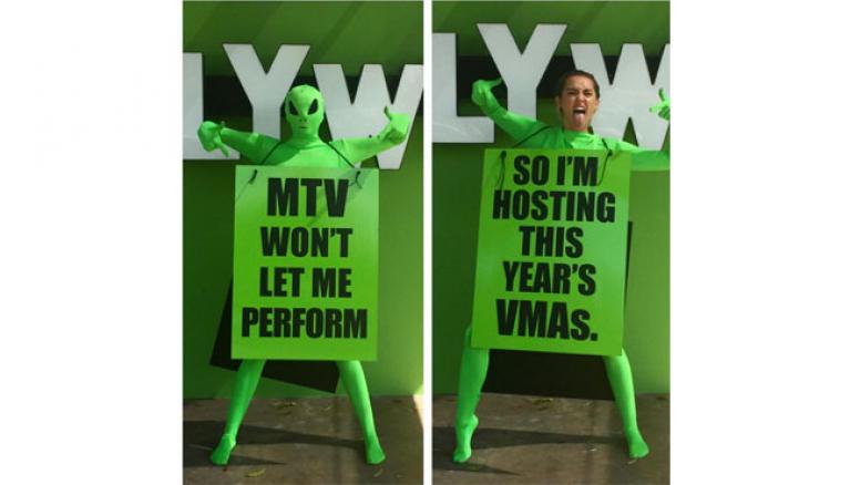 Miley Cyrus hosts 2015 MTV VMAs