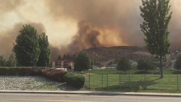 Lightning-sparked wildfires cause evacuations in Chelan