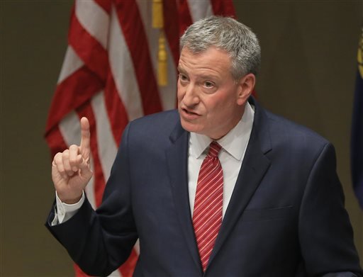 New York City Mayor Bill de Blasio delivers the keynote address for the University of Nebraska in Omaha Neb. A memo obtained by The Associated Press shows the mayor has taken steps to have his lawyers review pub