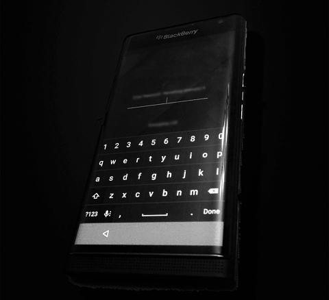 BlackBerry 'Venice' slider leaks, shows on-screen Android keyboard