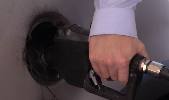 Gasoline prices expected to drop sharply, may approach $2 a gallon by winter