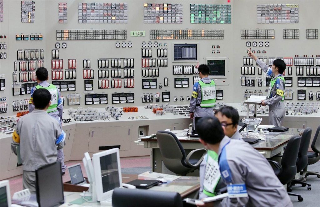 Image Operators restart the nuclear reactor at the central control room of the Kyushu Electric Power Sendai nuclear power plant