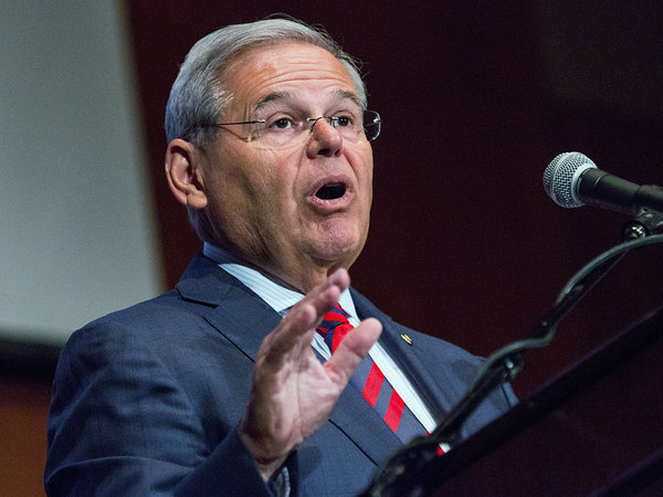 US Sen Bob Menendez gives a speech announcing he will not support President Obama´s Iran nuclear deal at Seton Hall University