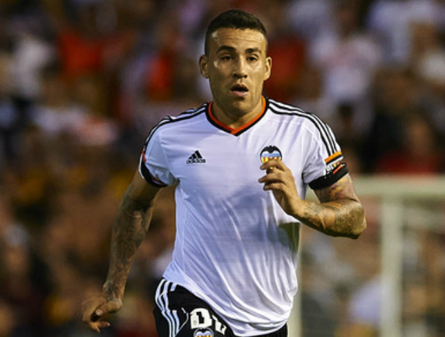 Otamendi could leave Valencia this summer