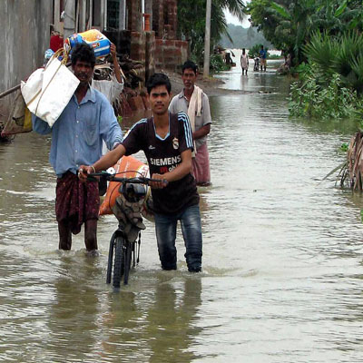 Heavy rains disrupt normal life in West Bengal