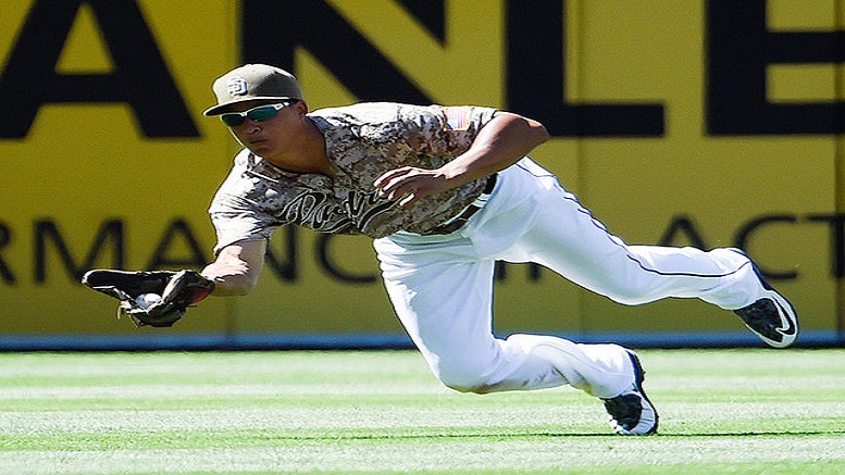 Rangers acquire outfielder Will Venable from San Diego for minor leaguer