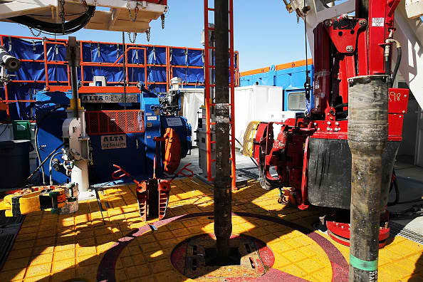 ENTONE TX- FEBRUARY 05 The Patterson 298 natural gas fueled drilling rig drills on land in the Permian Basin that is owned by Apache Corporation