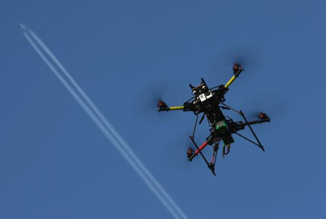 Sen. Chuck Schumer will push to require so-called geo-fencing — technology that uses GPS tracking to bar the drones from entering restricted space like no-fly zones around airports