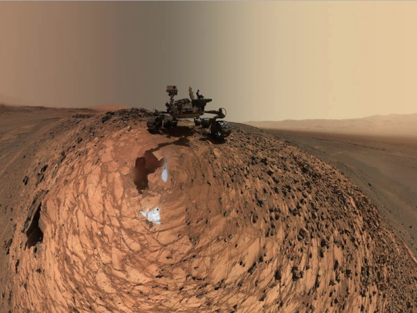 Curiosity rolls over onto Martian WET PATCH, takes satisfied selfie