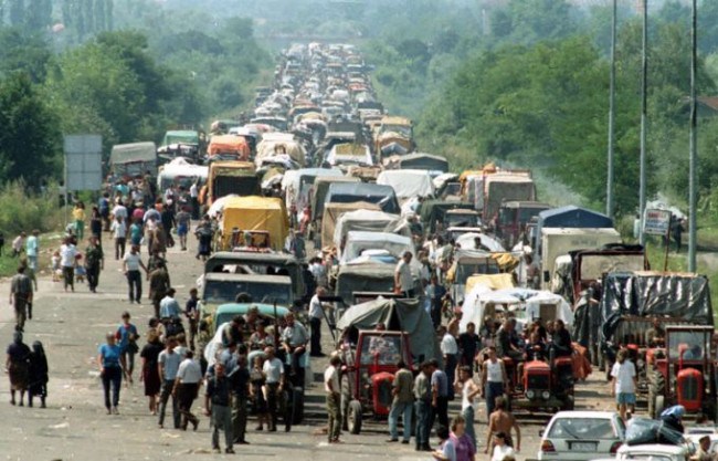 Serbian refugees fleeing Croatia in two corridors